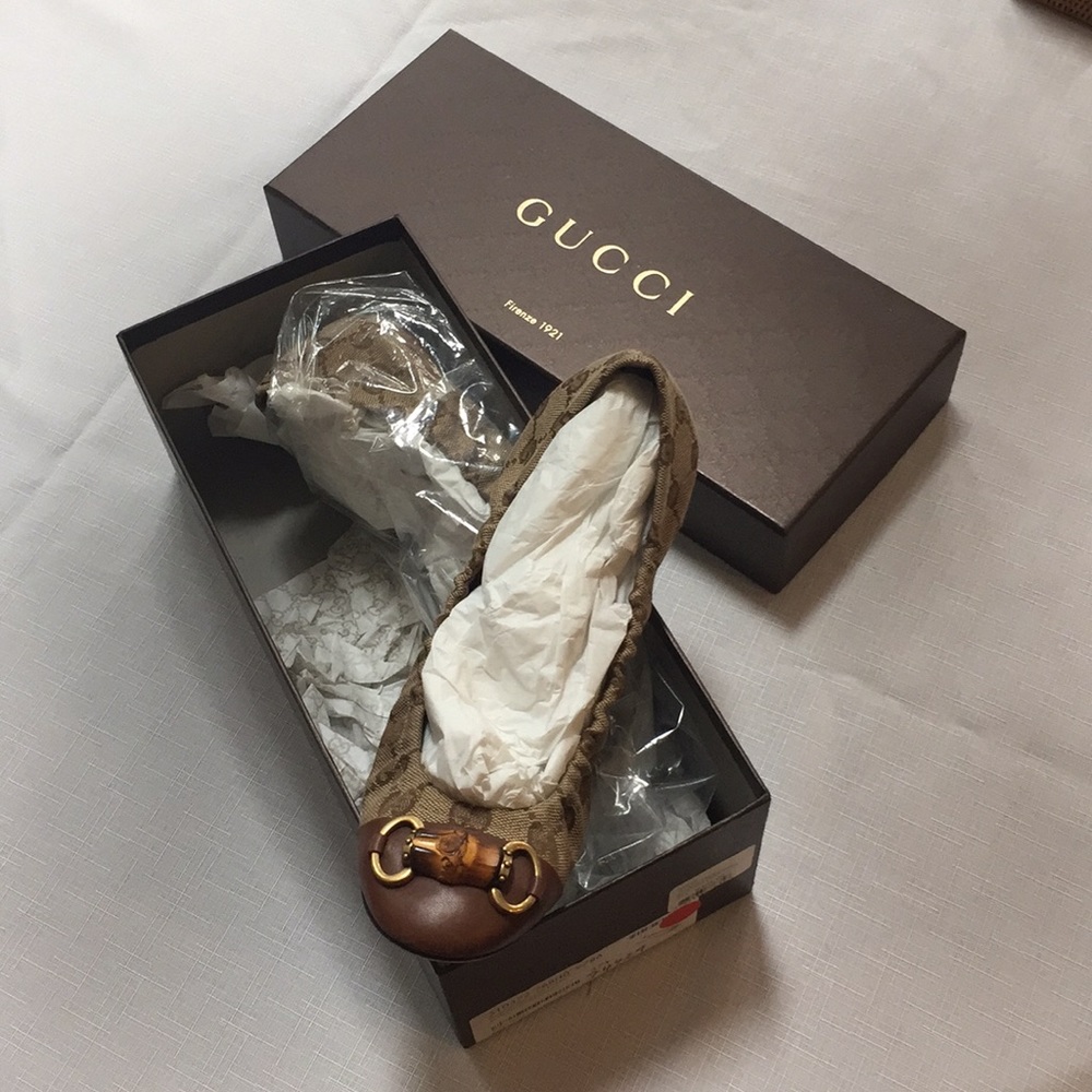 Authentic Gucci flats with gold and leather trim